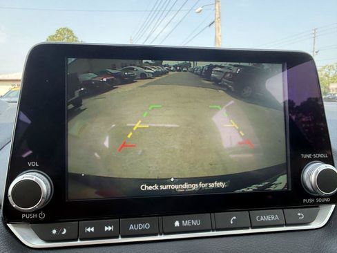 Used 2024 Nissan Sentra SV FWD image 16