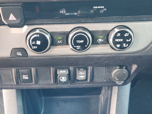 Used 2018 Toyota Tacoma SR5 RWD image 20