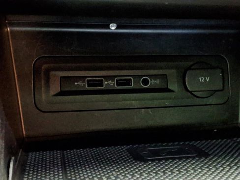 Used 2020 Volkswagen Atlas Cross Sport SE w/ Panoramic Sunroof Package image 23