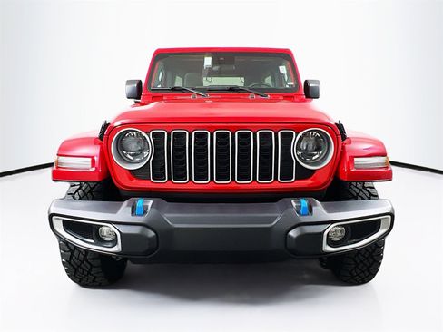 Used 2024 Jeep Wrangler Unlimited Sahara image 2