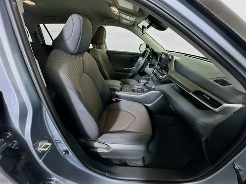 Used 2023 Toyota Highlander LE FWD image 34