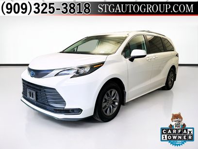 Used 2024 Toyota Sienna LE w/ LE Plus Package