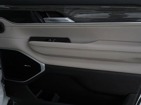 Used 2022 Jeep Wagoneer Series III w/ Rear Seat Video Group 1 image 9