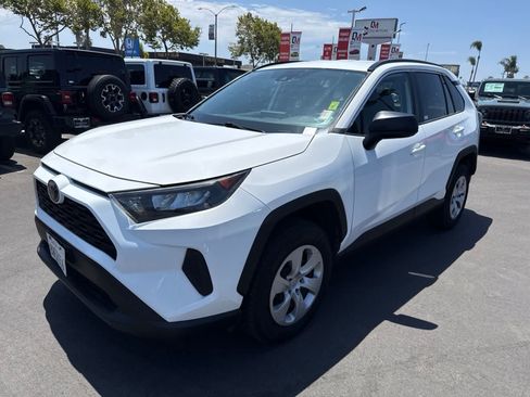 Used 2020 Toyota RAV4 LE FWD image 1