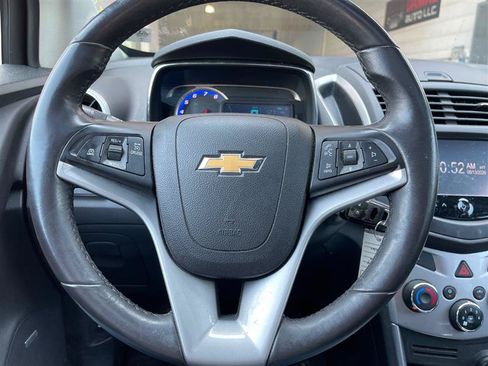 Used 2015 Chevrolet Trax LT w/ LT Sun and Sound Package FWD image 10