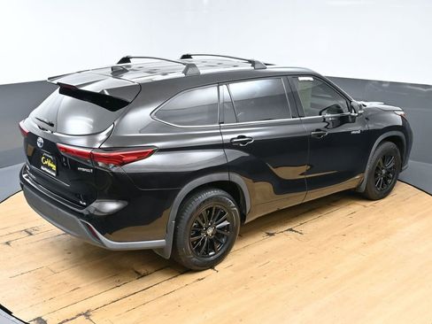Used 2021 Toyota Highlander XLE AWD/4WD image 48