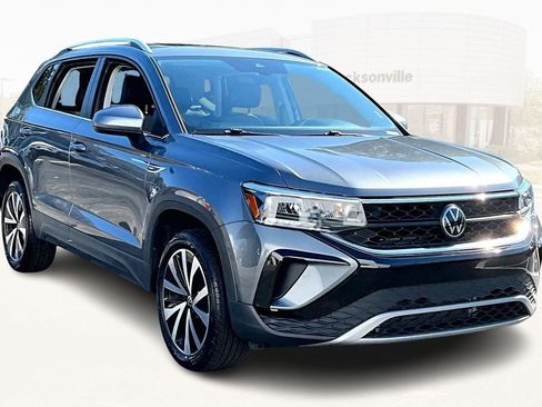 Used 2024 Volkswagen Taos SE image 3