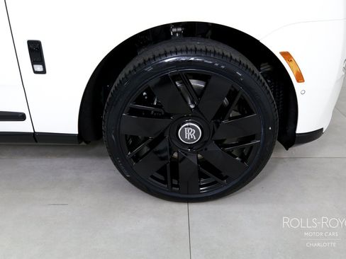 Used 2026 Rolls-Royce Cullinan AWD/4WD image 41