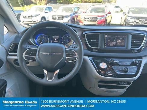 Used 2023 Chrysler Voyager LX FWD image 14