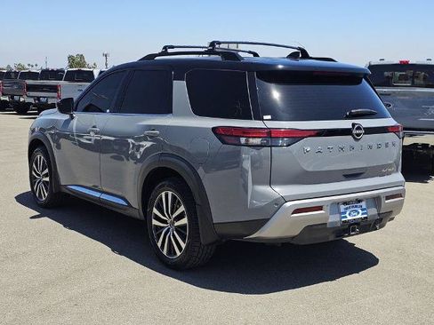 Used 2022 Nissan Pathfinder Platinum w/ Cargo Package FWD image 5