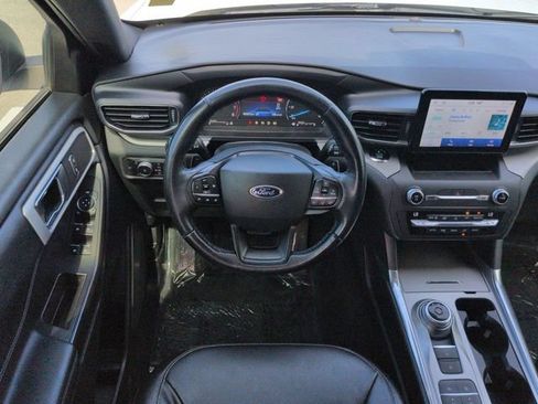 Used 2020 Ford Explorer XLT w/ Equipment Group 202A RWD image 16