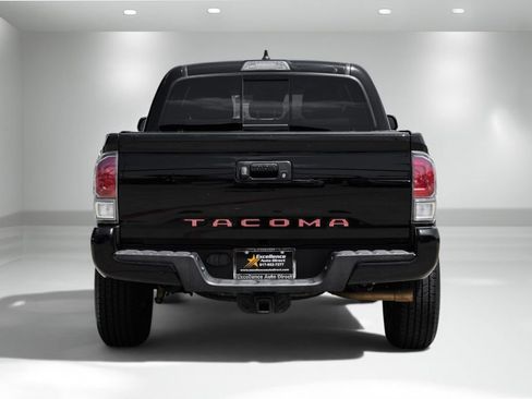Used 2020 Toyota Tacoma TRD Off-Road AWD/4WD image 7