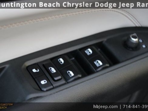 Used 2022 Jeep Compass Limited image 11