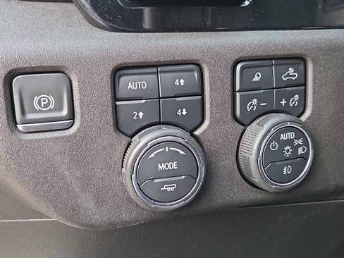 Used 2024 Chevrolet Silverado 1500 High Country w/ Technology Package image 27