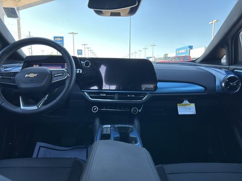 Used 2025 Chevrolet Equinox EV LT w/ Convenience Package image 13