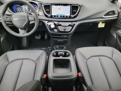 New 2026 Chrysler Pacifica Select w/ S Appearance Package image 26