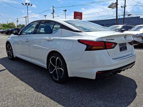 Certified 2023 Nissan Altima 2.5 SR w/ SR Premium Package FWD image 4
