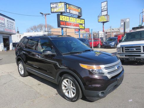 Used 2014 Ford Explorer XLT w/ Equipment Group 202A image 3
