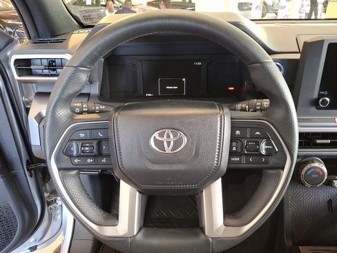 Used 2025 Toyota 4Runner SR5 AWD/4WD image 17