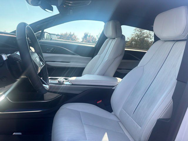 Used 2024 Cadillac Lyriq Luxury RWD image 3