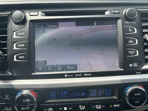 Used 2019 Toyota Highlander XLE FWD image 14