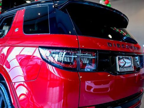 Used 2022 Land Rover Discovery Sport SE R-Dynamic image 12