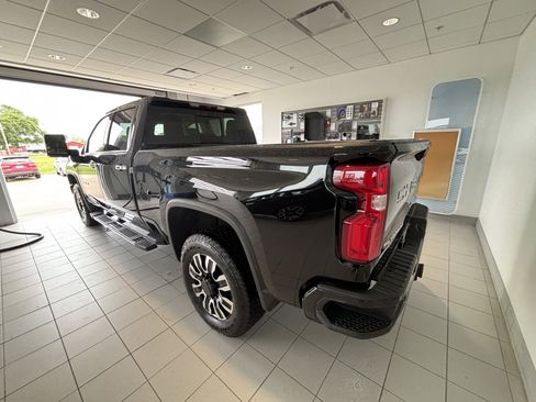 Used 2022 Chevrolet Silverado 2500 LTZ w/ Z71 Chrome Sport Edition AWD/4WD image 3