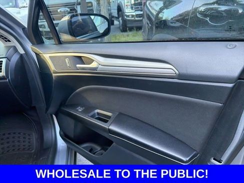 Used 2020 Ford Fusion SE image 6