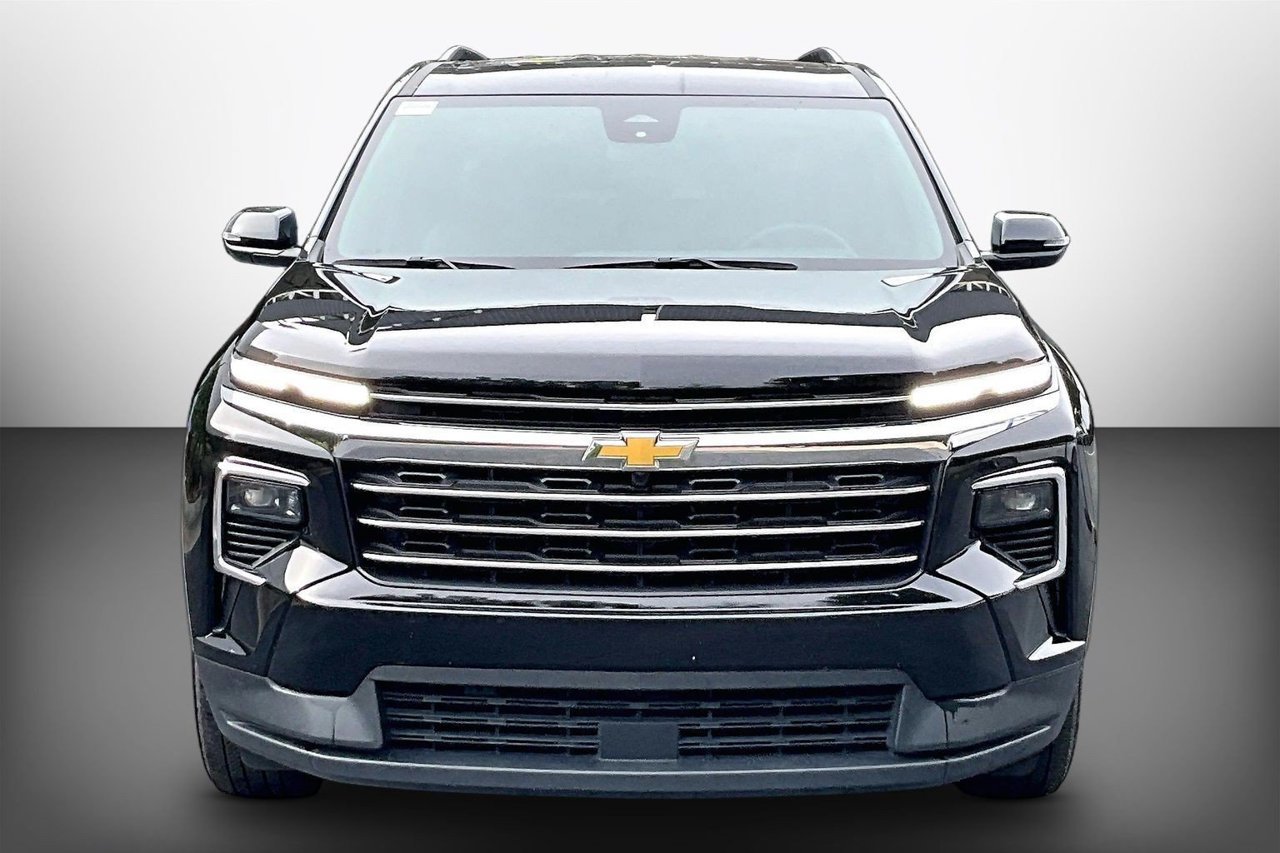Used 2025 Chevrolet Traverse LT AWD/4WD image 3