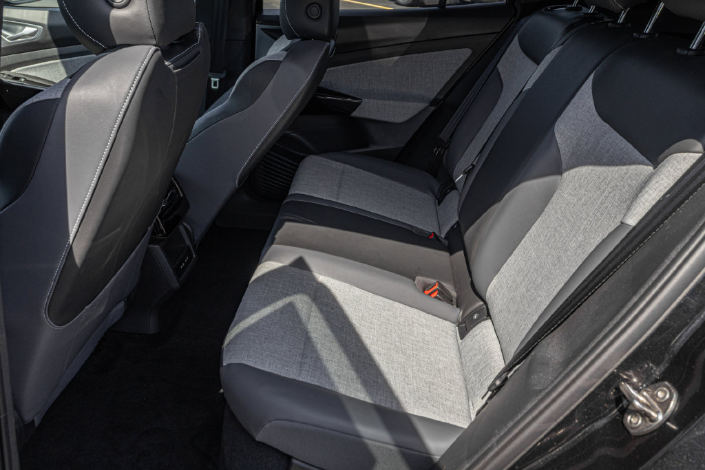 Certified 2024 Volkswagen ID.4 2WD image 29