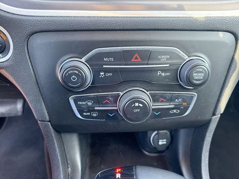 Used 2022 Dodge Charger SXT w/ Blacktop Package image 12