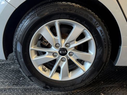 Used 2017 Kia Optima LX FWD image 11