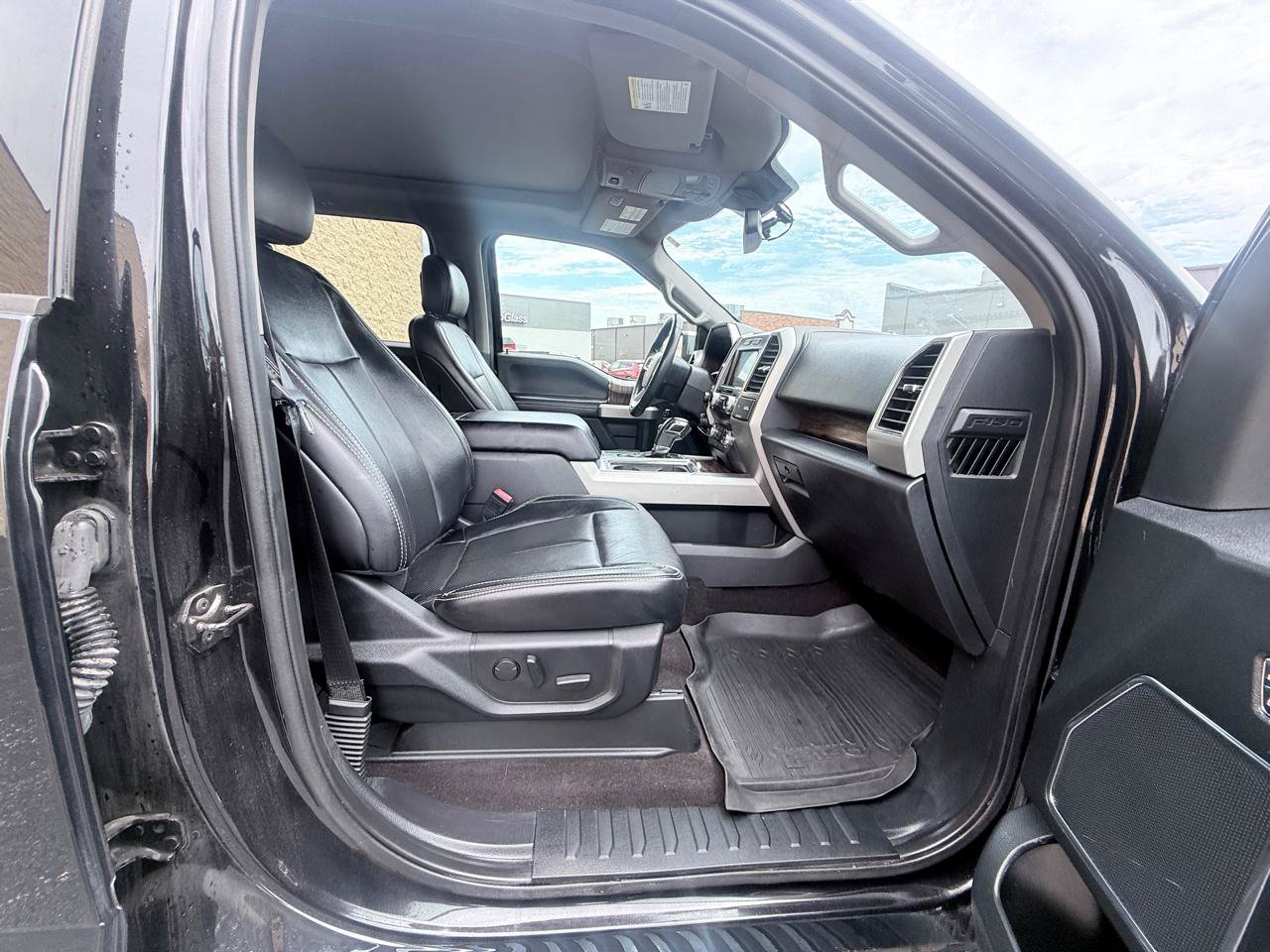Used 2019 Ford F150 Lariat w/ Equipment Group 502A Luxury AWD/4WD image 11
