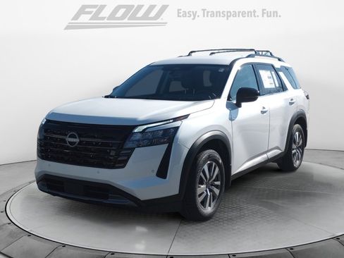 New 2026 Nissan Pathfinder SL FWD image 3