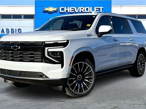 New 2026 Chevrolet Suburban High Country image 2