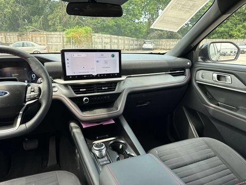 Used 2025 Ford Explorer ST-Line AWD/4WD image 18