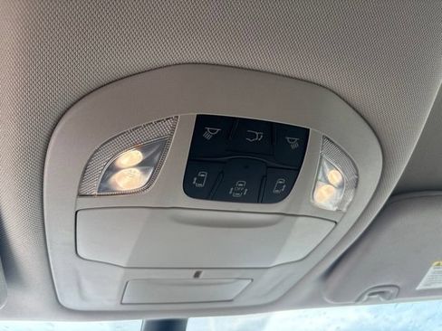 Used 2024 Chrysler Pacifica Touring-L FWD image 21