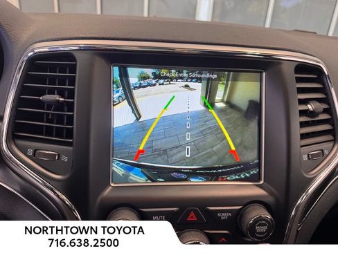 Used 2018 Jeep Grand Cherokee Limited w/ Luxury Group II AWD/4WD image 3