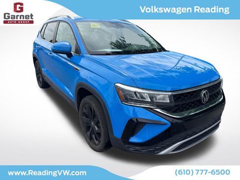 Used 2023 Volkswagen Taos SE w/ Panoramic Sunroof Package AWD/4WD image 8