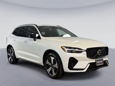 Used 2025 Volvo XC60 T8 Plus AWD/4WD image 9
