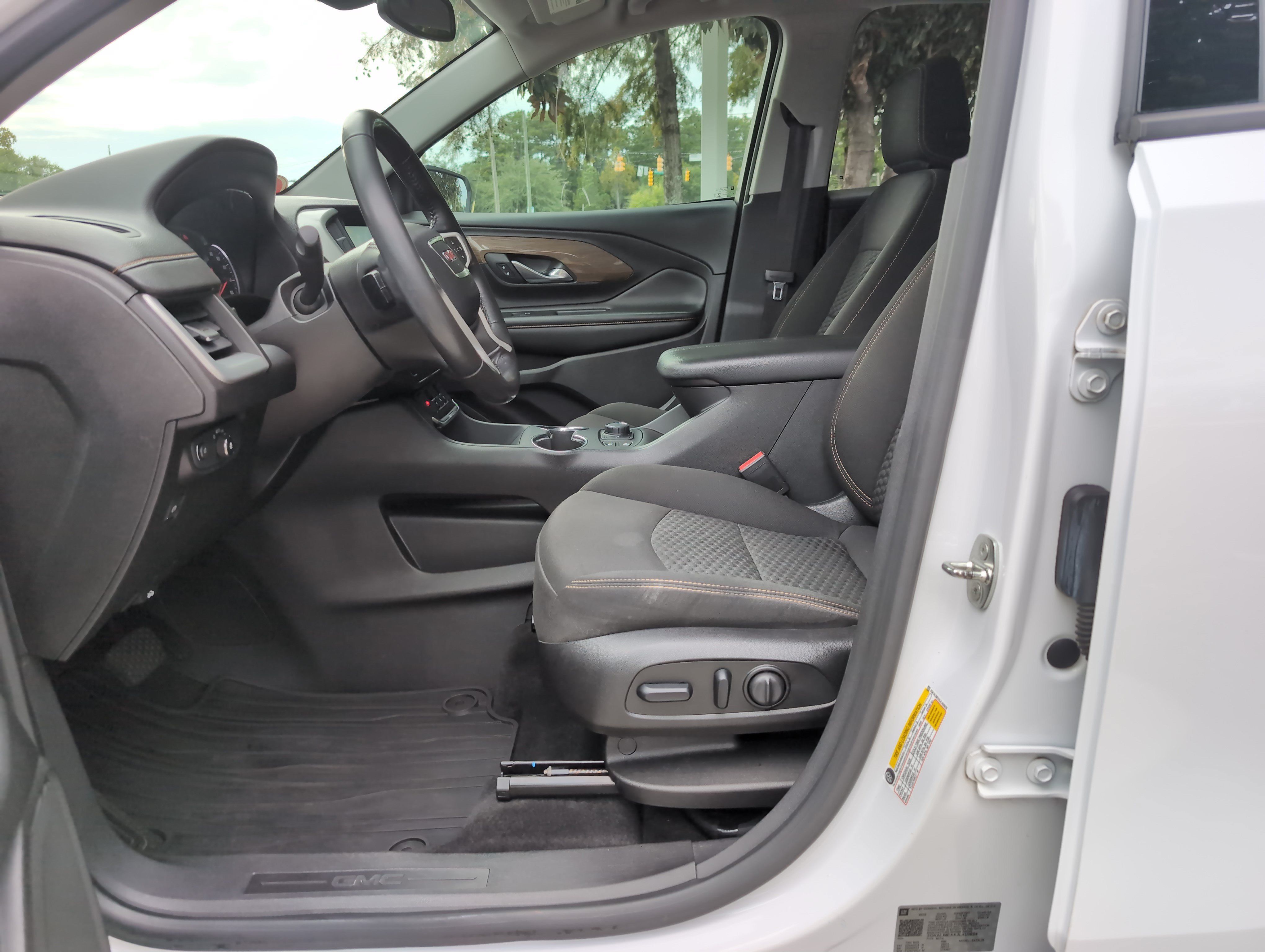Used 2018 GMC Terrain SLE w/ Driver Convenience Package FWD image 16