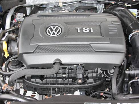 Used 2015 Volkswagen Golf S image 15