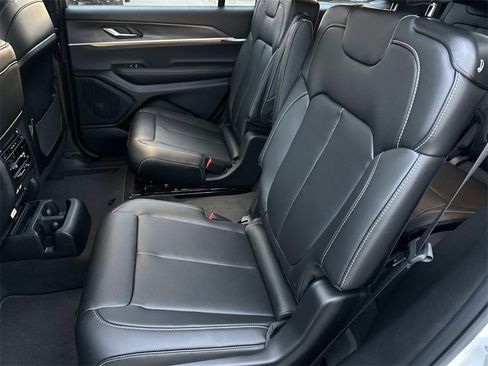 New 2025 Jeep Grand Cherokee L Limited image 9
