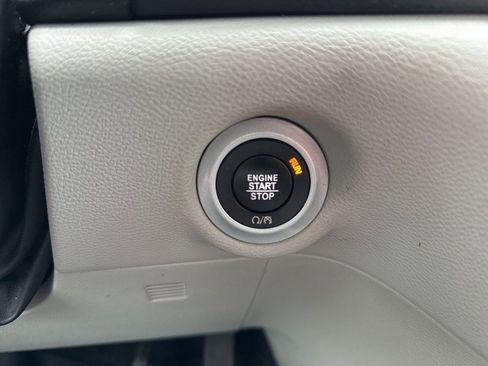 Used 2017 Chrysler Pacifica Touring-L image 15