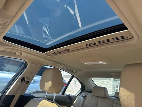 Used 2018 BMW 320i xDrive Sedan w/ Premium Package AWD/4WD image 21