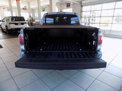 Used 2020 Toyota Tacoma TRD Off-Road w/ TRD Premium Off Road Package AWD/4WD image 8
