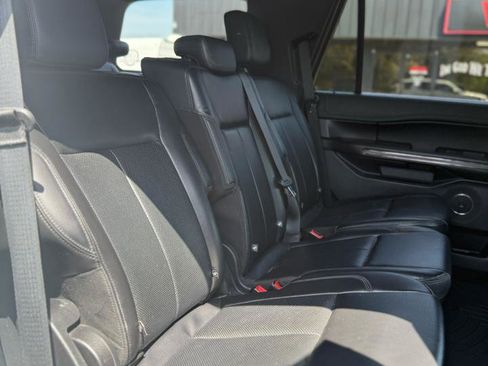 Used 2019 Ford Expedition XLT w/ Equipment Group 201A AWD/4WD image 11