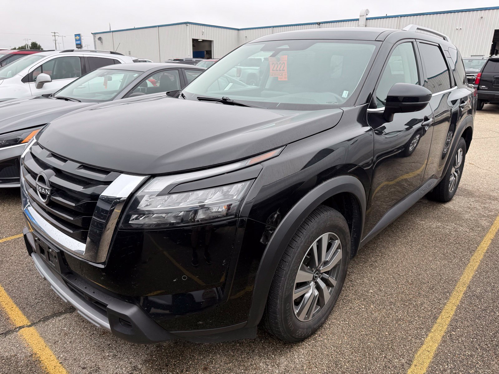 Used 2025 Nissan Pathfinder SL AWD/4WD image 5