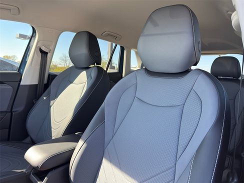 New 2026 Volkswagen Tiguan SE image 10