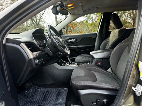 Used 2015 Jeep Cherokee Latitude w/ Comfort/Convenience Group image 14